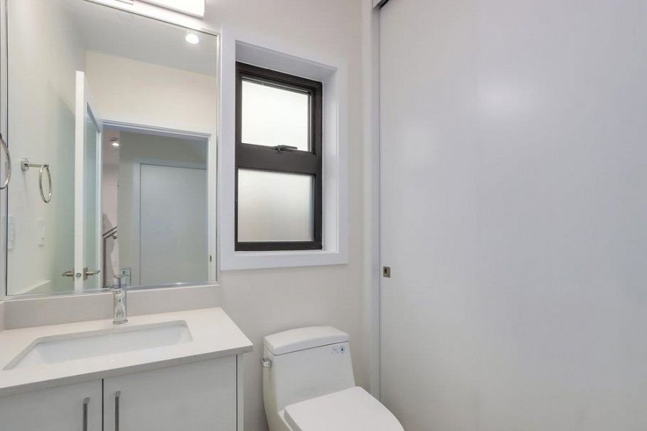 1 4257 Knight Street Vancouver, BC - 8