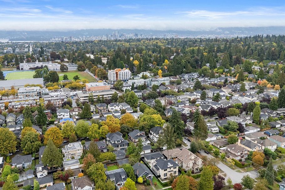 2027 W 44th Avenue Vancouver, BC - 36