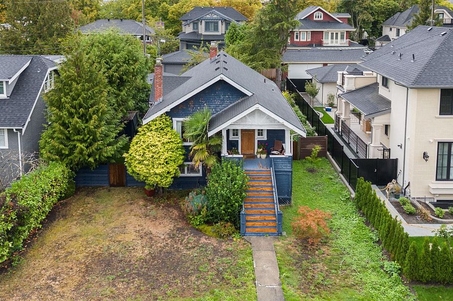 2027 W 44th Avenue Vancouver, BC - 1