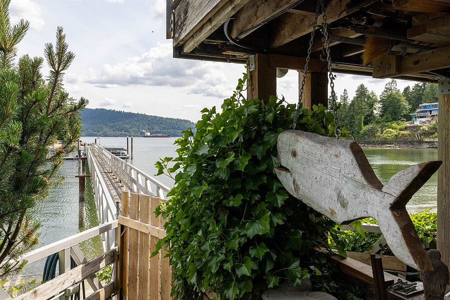 4625 Strathcona Road North Vancouver, BC - 11