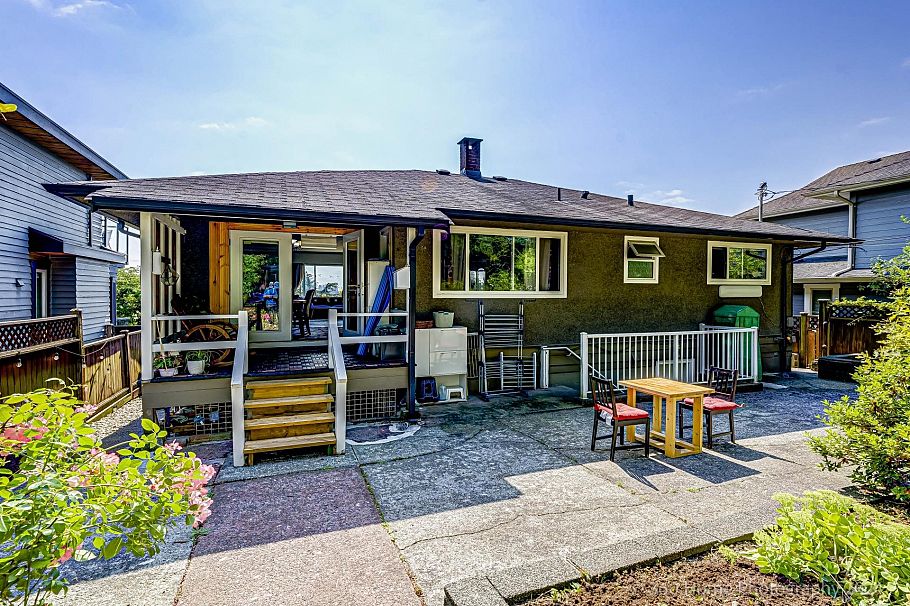 962 Whitchurch Street North Vancouver, BC - 18