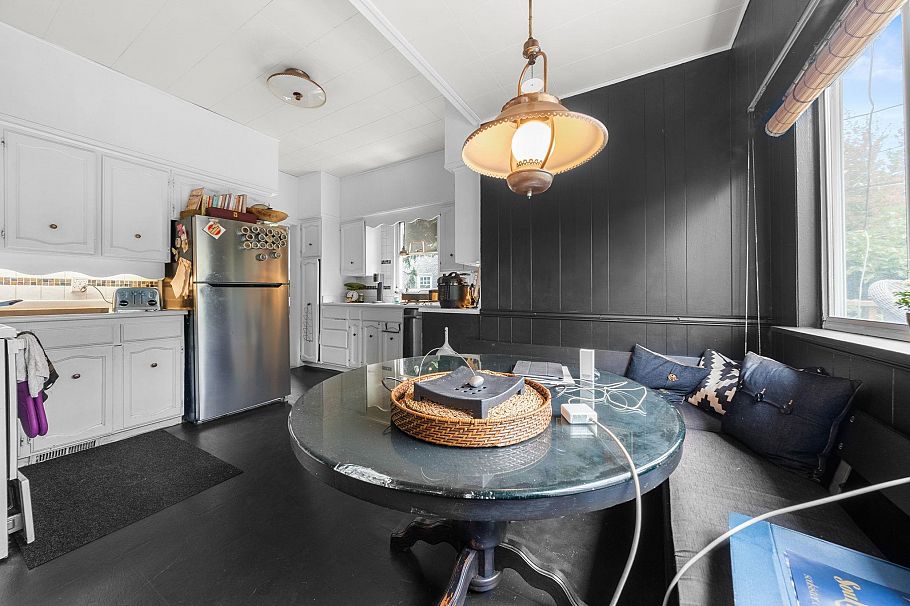 2027 W 44th Avenue Vancouver, BC - 16