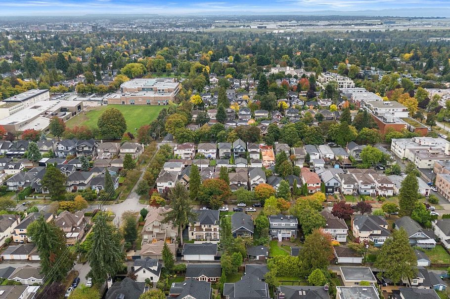 2027 W 44th Avenue Vancouver, BC - 39