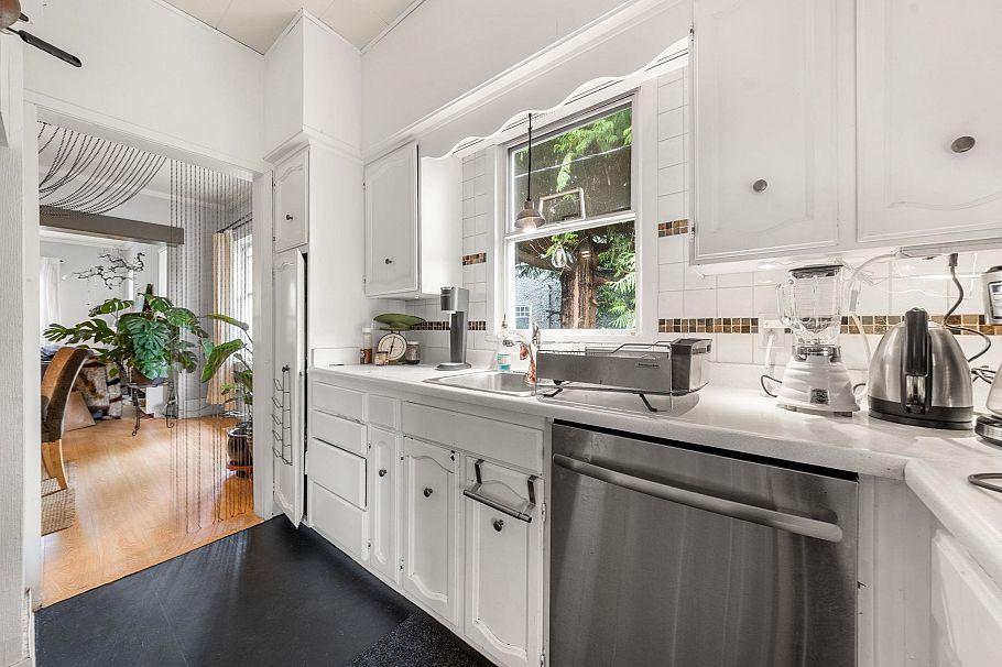 2027 W 44th Avenue Vancouver, BC - 17