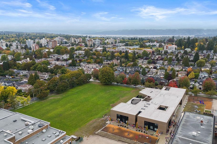 2027 W 44th Avenue Vancouver, BC - 35