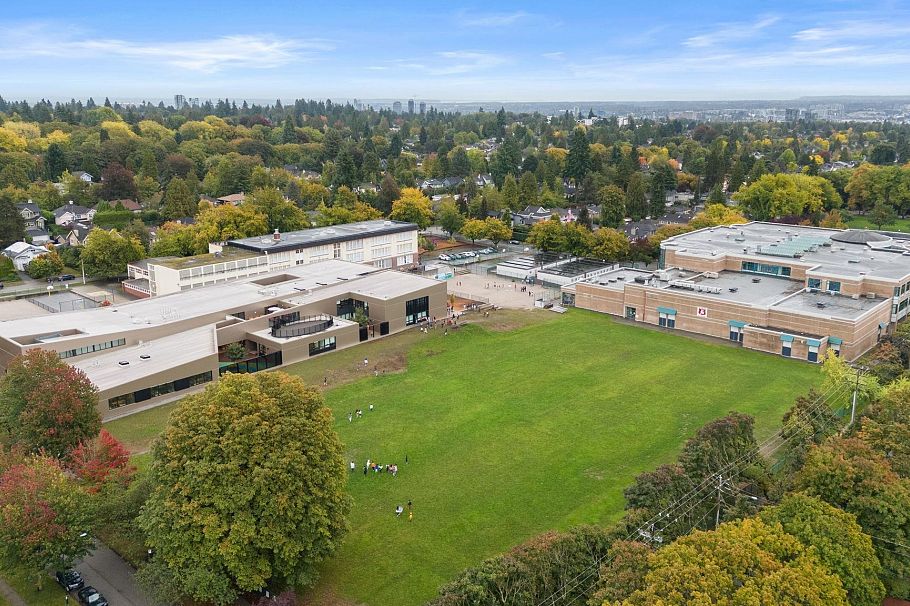 2027 W 44th Avenue Vancouver, BC - 34