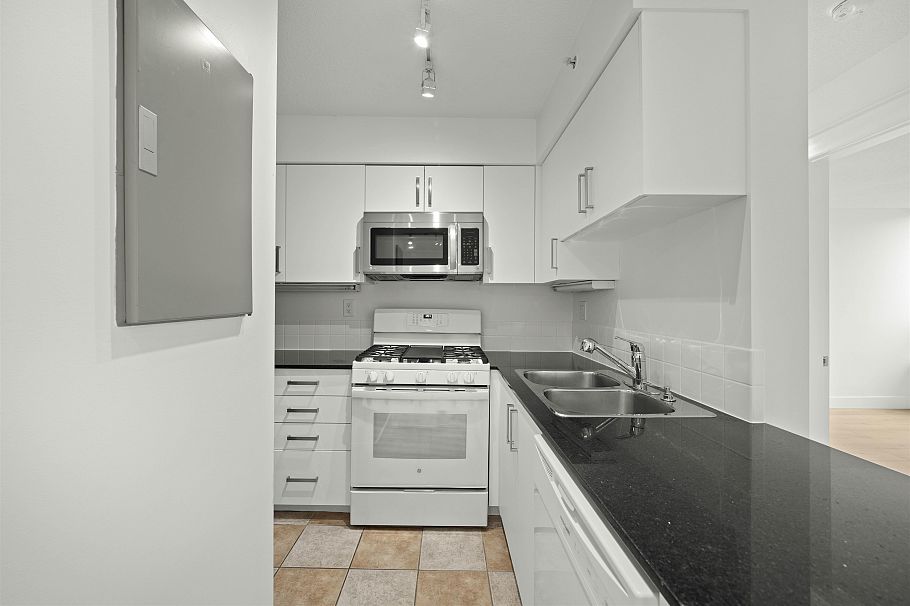 2501 63 Keefer Place Vancouver, BC - 5