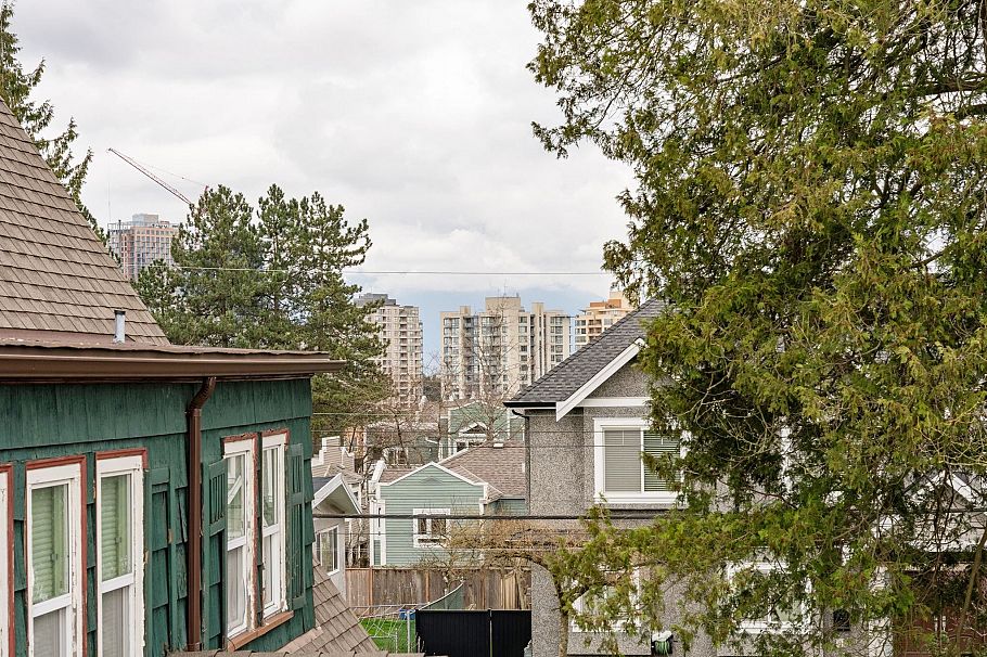 5878 Arlington Street Vancouver, BC - 11