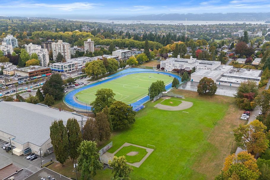 2027 W 44th Avenue Vancouver, BC - 33