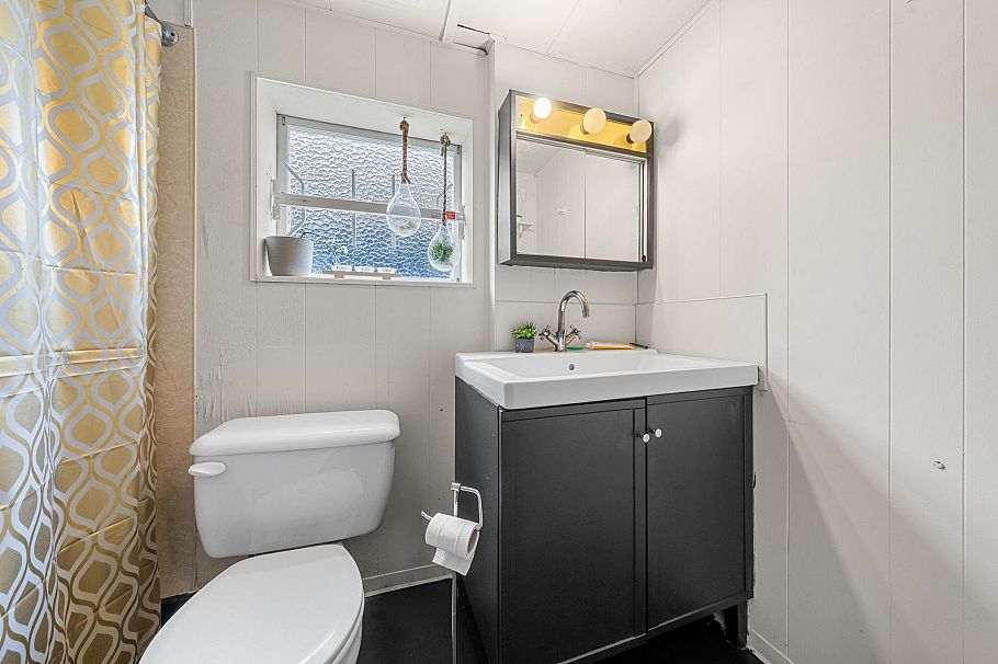 2027 W 44th Avenue Vancouver, BC - 18