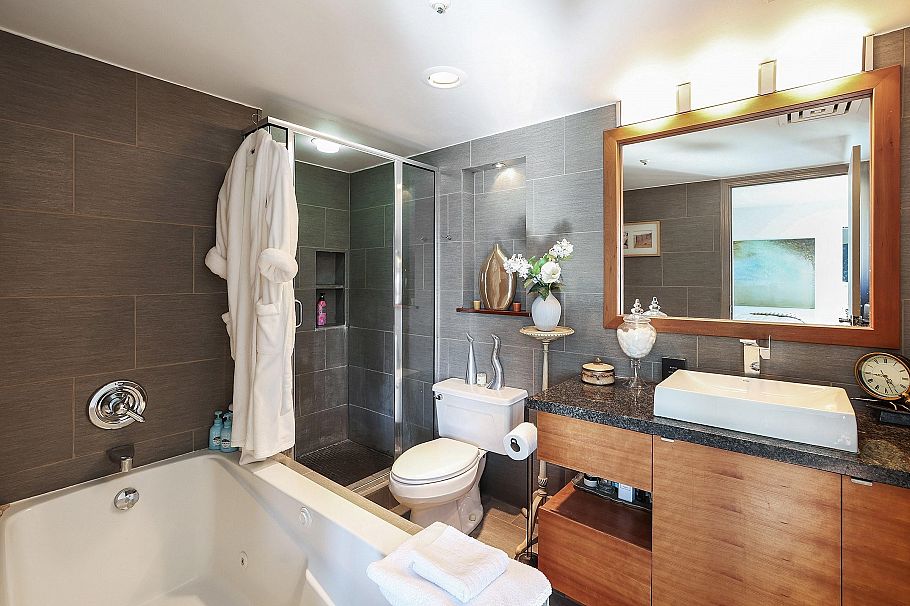 PH 1268 W Broadway Vancouver, BC - 16