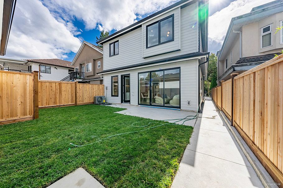 2 3121 E 46th Avenue Vancouver, BC - 26