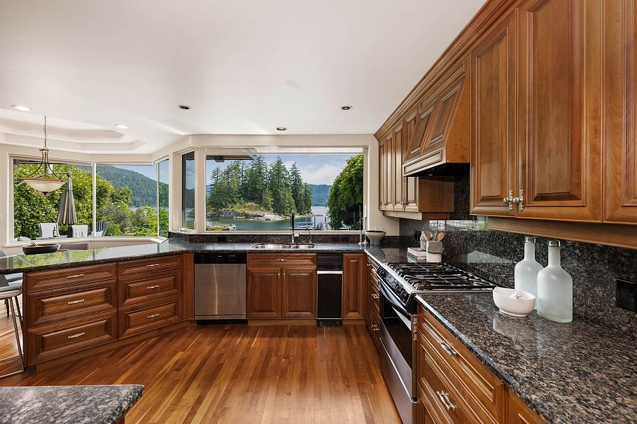 4625 Strathcona Road North Vancouver, BC - 18