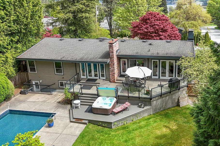 871 Fairway Drive North Vancouver, BC - 1