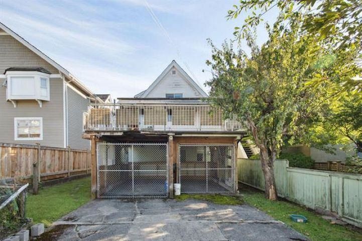 45 W 15th Avenue Vancouver, BC - 2