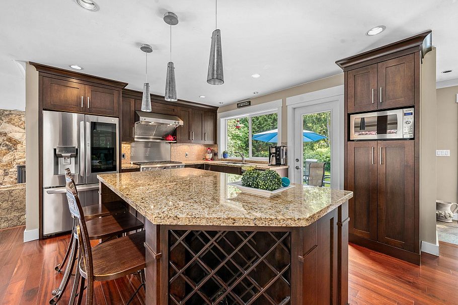 871 Fairway Drive North Vancouver, BC - 3