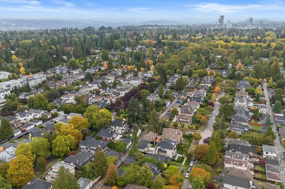 2027 W 44th Avenue Vancouver, BC - 37