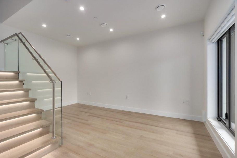 1 4257 Knight Street Vancouver, BC - 10