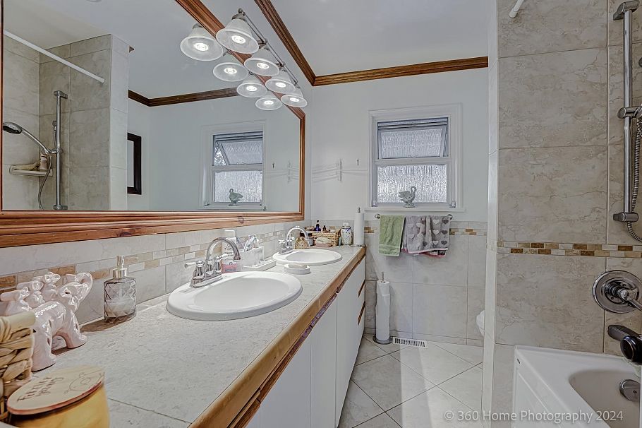 962 Whitchurch Street North Vancouver, BC - 13