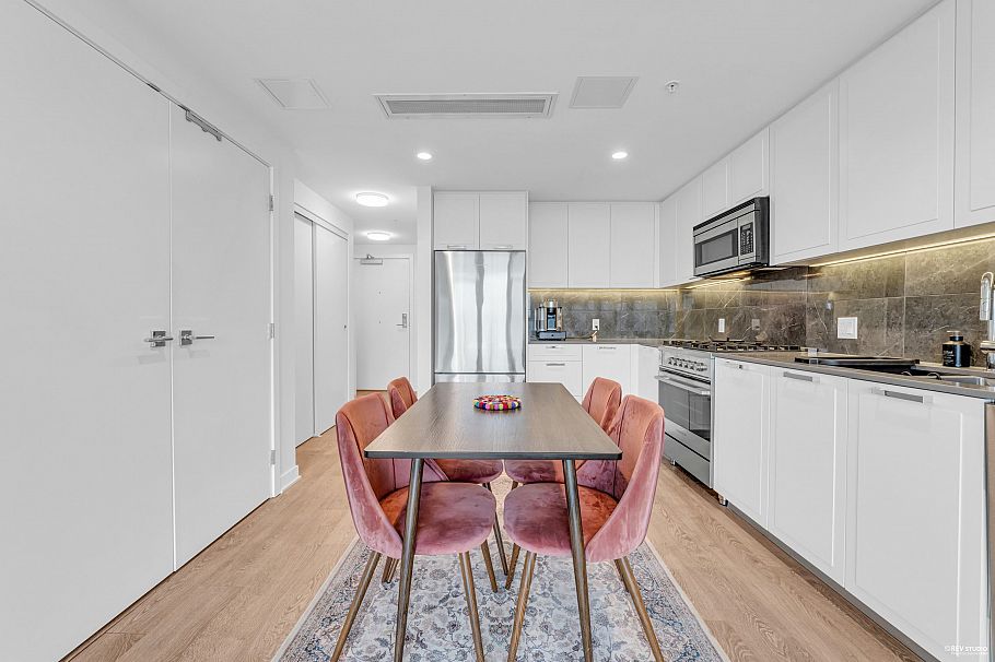 2402 1401 Hunter Street North Vancouver, BC - 6