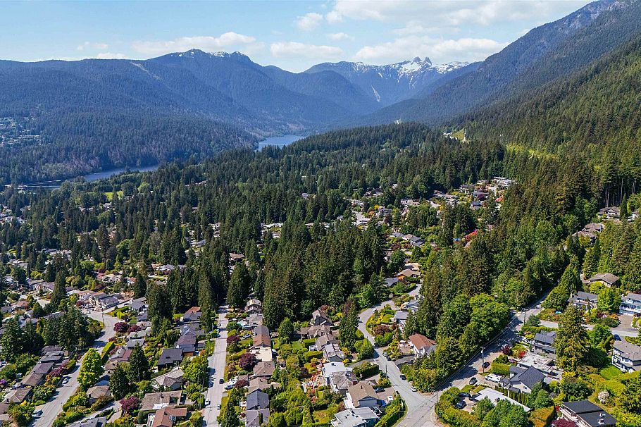 637 Alpine Court North Vancouver, BC - 31