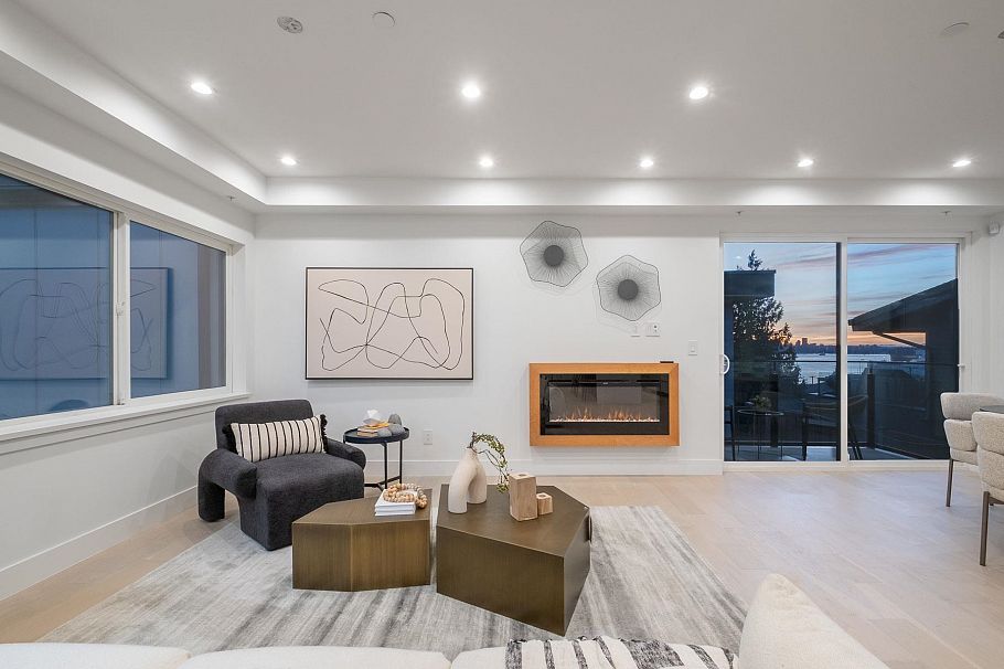 2 432 E 1st Street North Vancouver, BC - 3