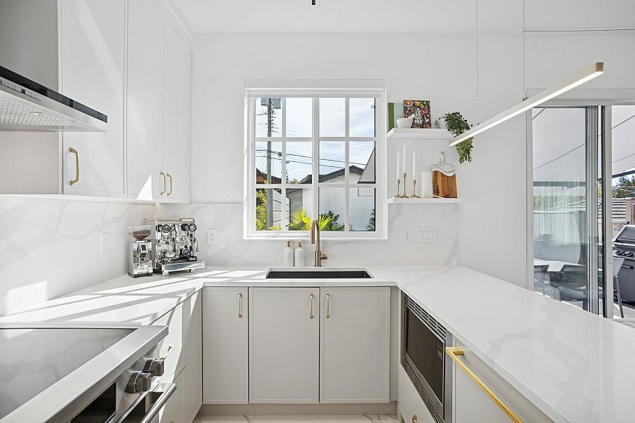 3634 W 29 Avenue Vancouver, BC - 13