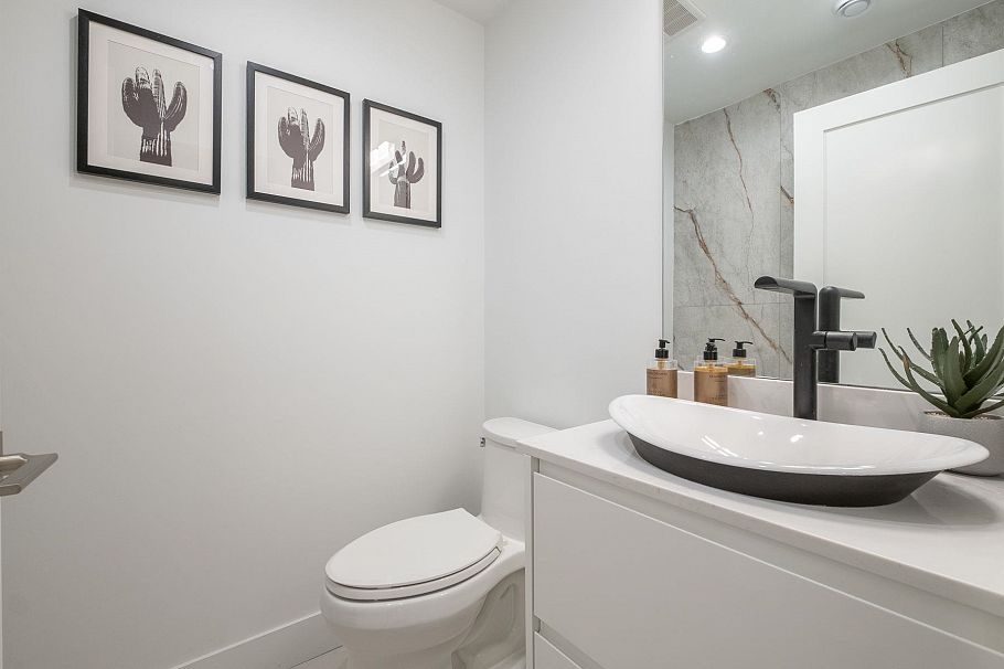 2 432 E 1st Street North Vancouver, BC - 8