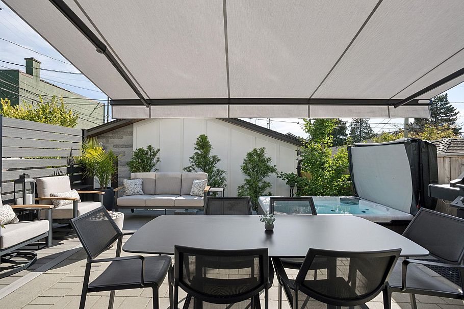 3634 W 29 Avenue Vancouver, BC - 32