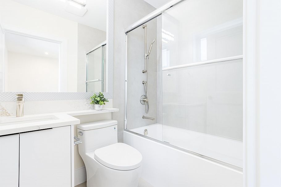 1470 W 57th Avenue Vancouver, BC - 20