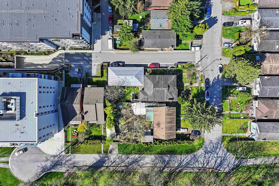 1583 Bond Street North Vancouver, BC - 9