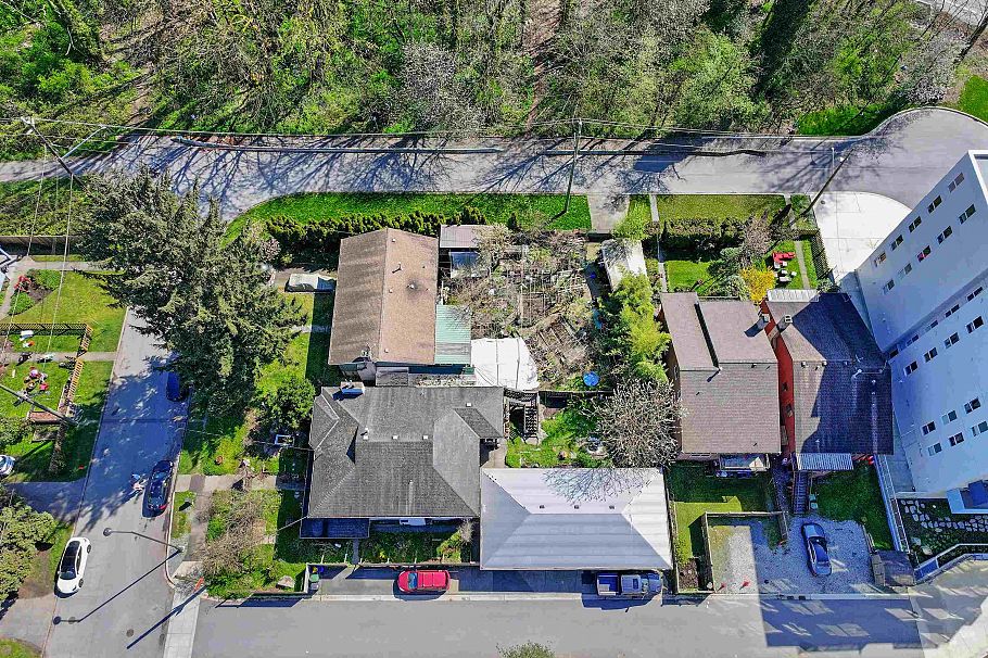 1583 Bond Street North Vancouver, BC - 11