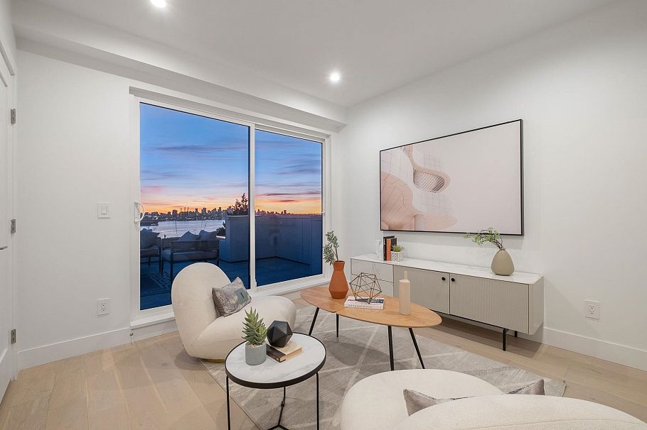 2 432 E 1st Street North Vancouver, BC - 1