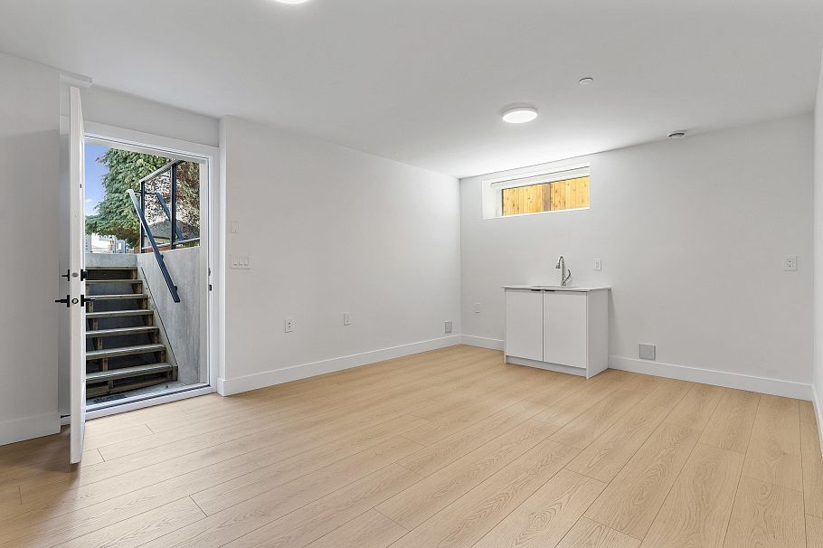 1 1243 Nootka Street Vancouver, BC - 29