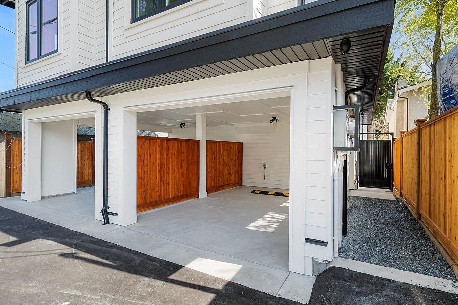 2 1243 Nootka Street Vancouver, BC - 35