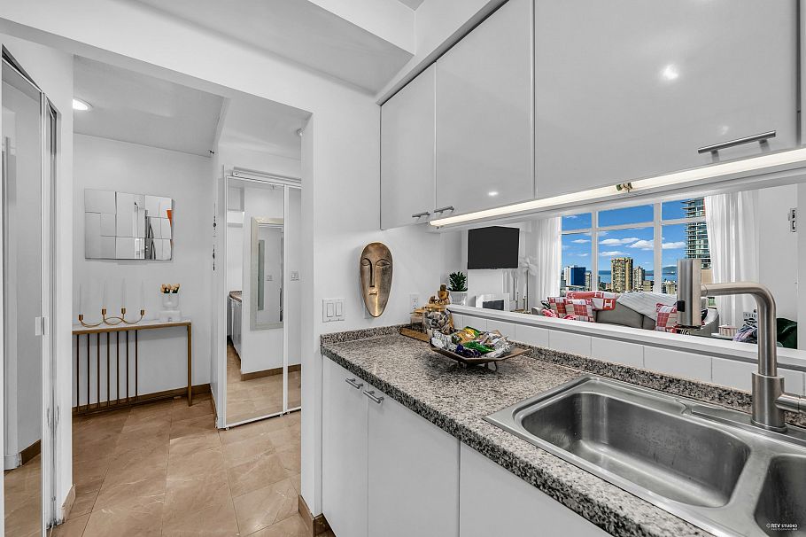 1704 1288 Alberni Street Vancouver, BC - 5