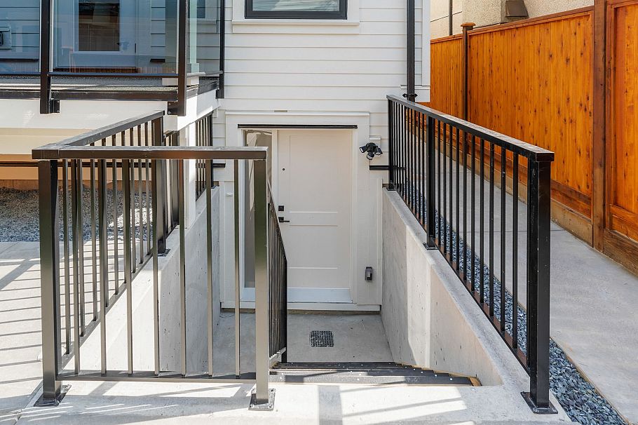 2 1243 Nootka Street Vancouver, BC - 37