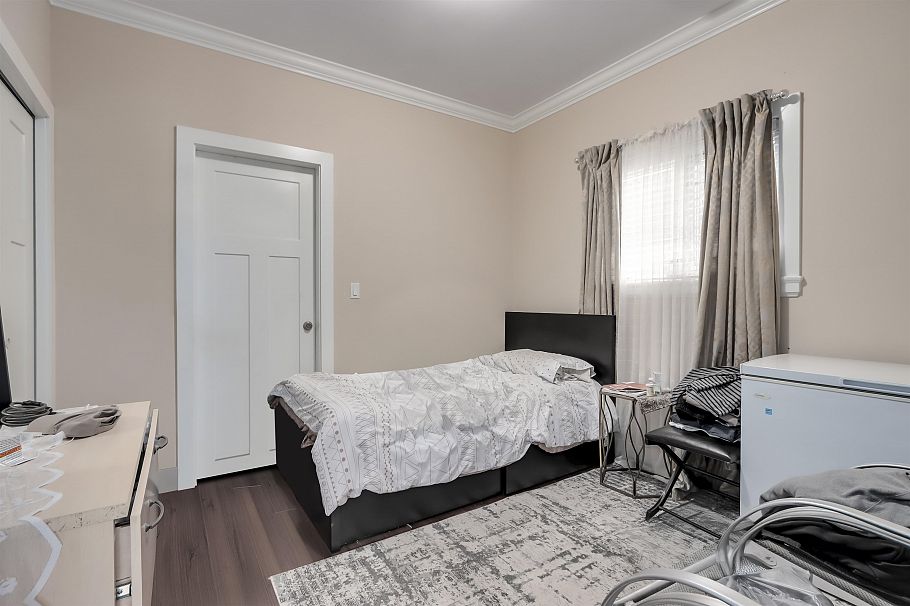 8363 Victoria Drive Vancouver, BC - 9