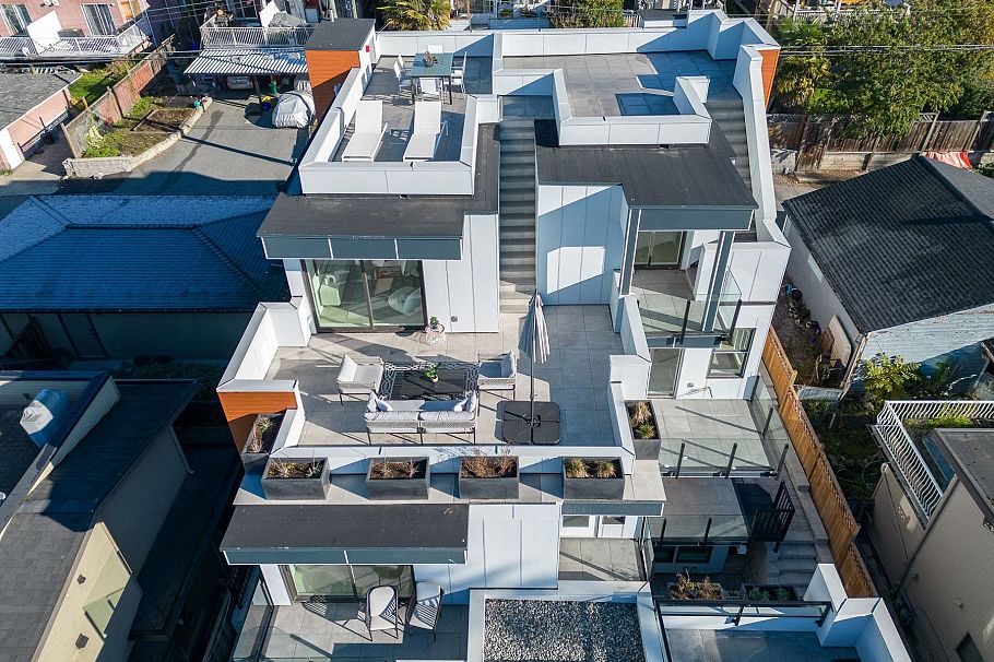 2 432 E 1st Street North Vancouver, BC - 37