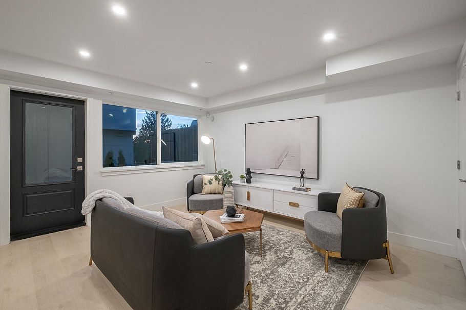 2 432 E 1st Street North Vancouver, BC - 15