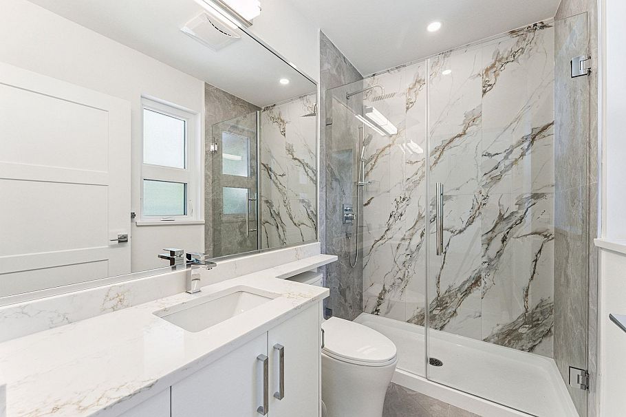 844 St. Denis Avenue North Vancouver, BC - 11