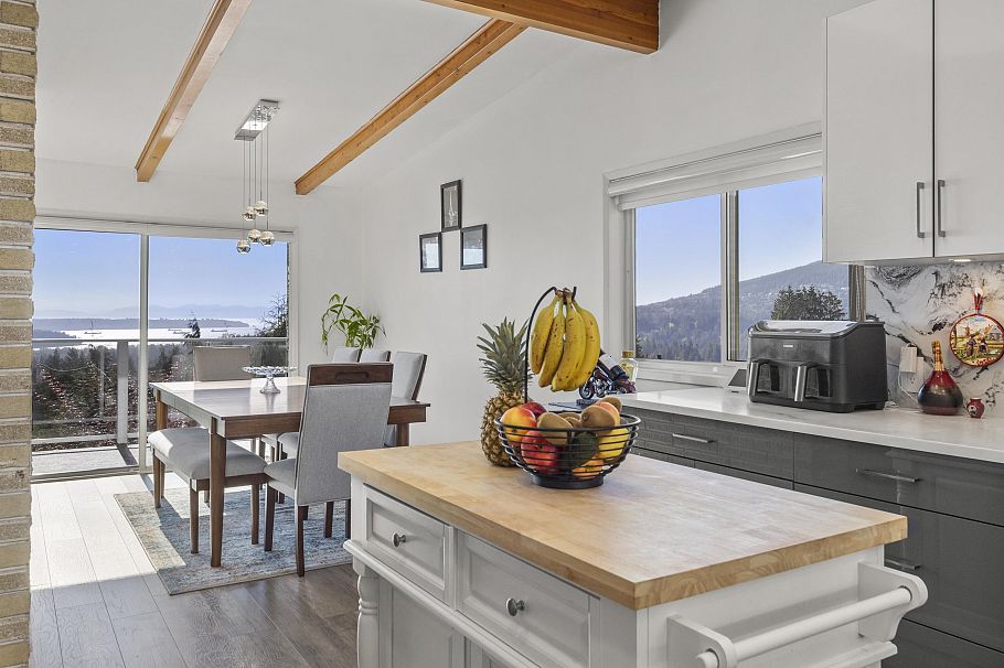 637 Alpine Court North Vancouver, BC - 11