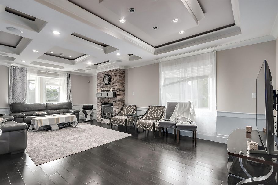 8363 Victoria Drive Vancouver, BC - 2