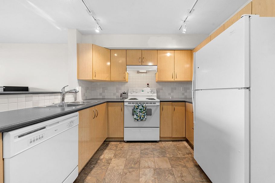 405 305 Lonsdale Avenue North Vancouver, BC - 11