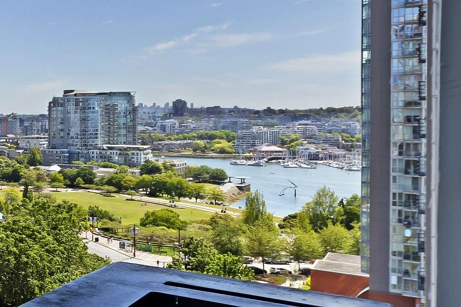 1607 1495 Richard Street Vancouver, BC - 2