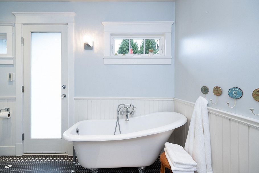 445 W 26th Street North Vancouver, BC - 20