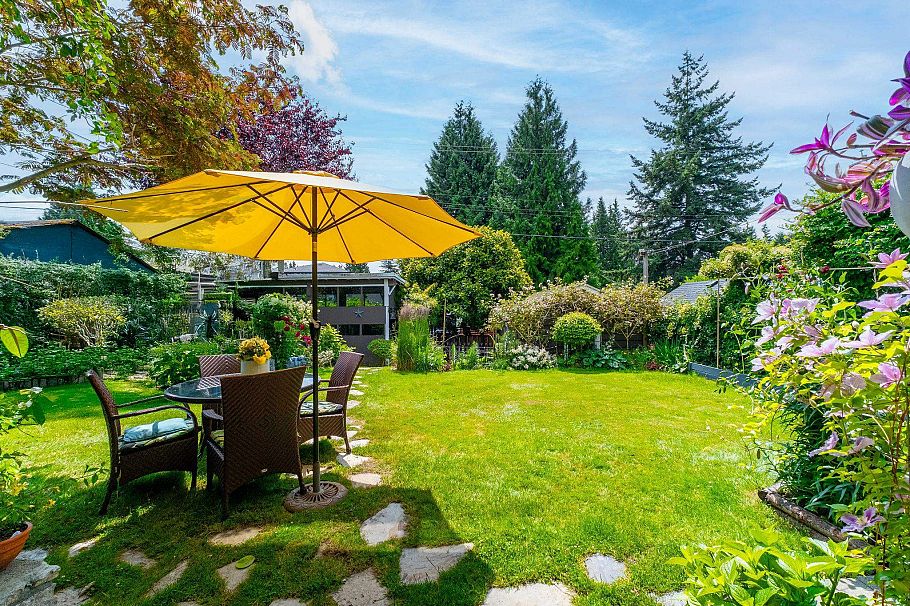 445 W 26th Street North Vancouver, BC - 33