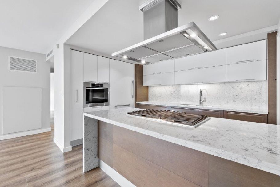 2005 8 Smithe Mews Vancouver, BC - 4