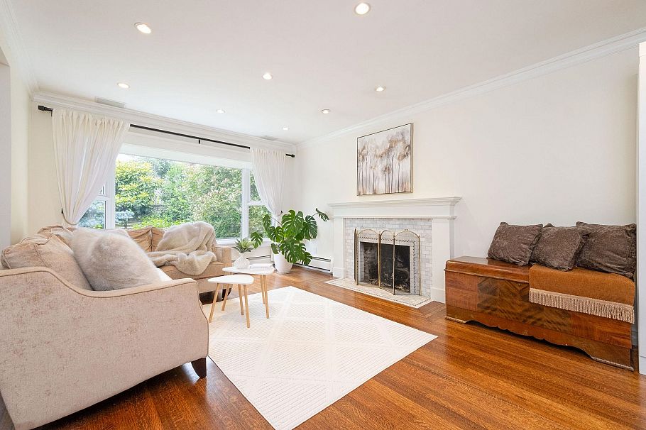 445 W 26th Street North Vancouver, BC - 4