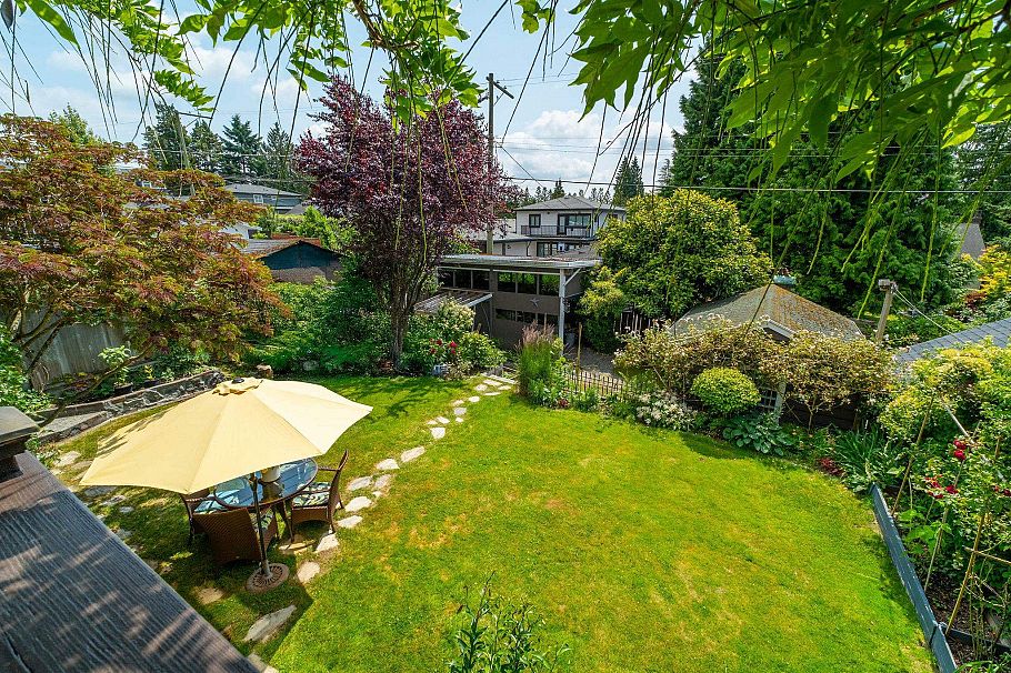 445 W 26th Street North Vancouver, BC - 35